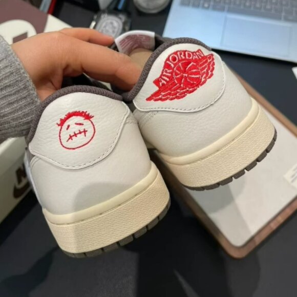 Jordan 1 Low OG x Travis Scott Reverse Mocha - Picture 9 of 9